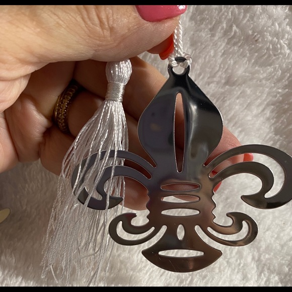 BOGO Set of 4 Metal Alloy Cut Outs Angel, Snowflake, Cardinal, Chevron w/Tassel - Picture 4 of 9